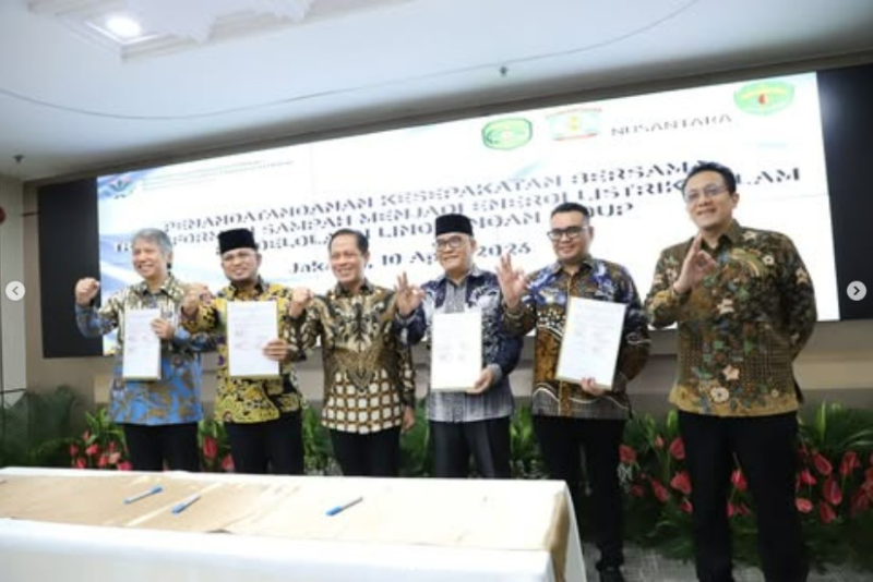  Penandatangan Kerja Sama Pengolahan Sampah Menjadi Energi Listrik (PSEL) Samarinda Raya dan Balikpapan Raya bertempat di Kantor KLH Plaza Kuningan Jakarta. Jum’at (10/4/2026)