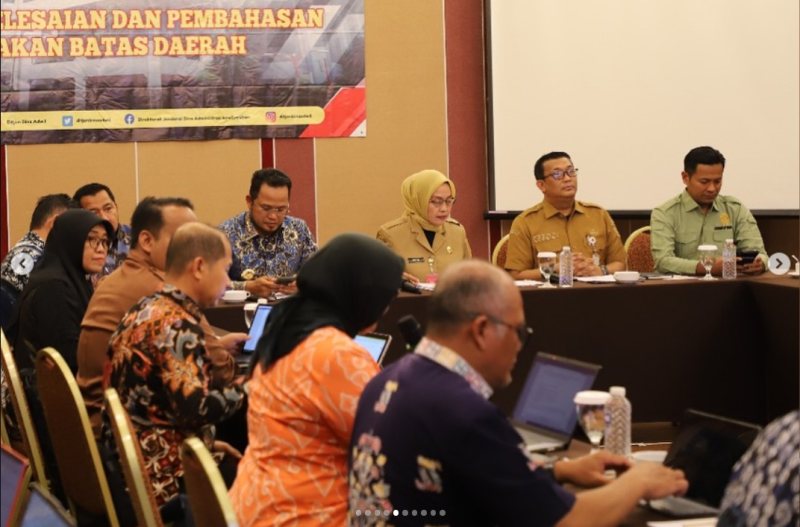  Rapat Pembahasan Rancangan Peraturan Menteri Dalam Negeri (Permendagri) tentang Batas Ibu Kota Nusantara (IKN) dengan Kabupaten Penajam Paser Utara (PPU), Kabupaten Kutai Kartanegara dan Kota Balikpapan